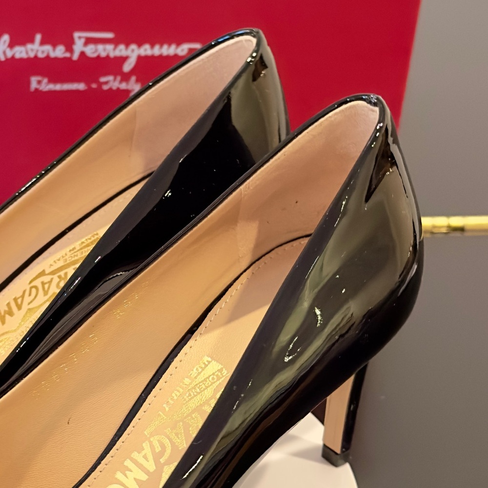 Salvatore Ferragamo NWT Luxury Party Classic RARE Authentic Black Patent Pumps - Picture 17 of 17